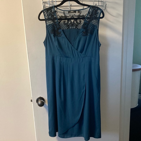 Elegant Blue Lace Detail Dress - Picture 1 of 5